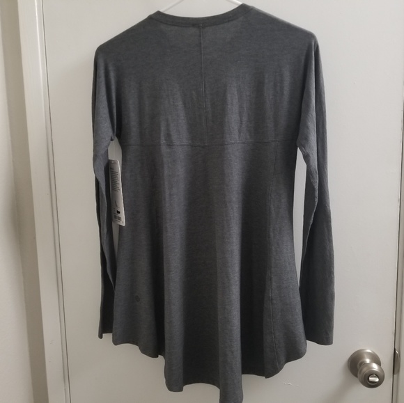 *SOLD* Lululemon Acadia Long Sleeve Top - Picture 2 of 5
